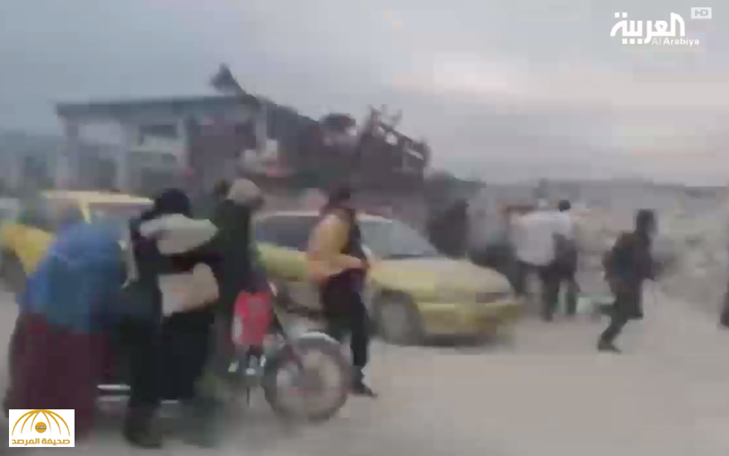 شاهد ميليشيا حزب الله تطلق النار على قافلة المهجرين من حلب