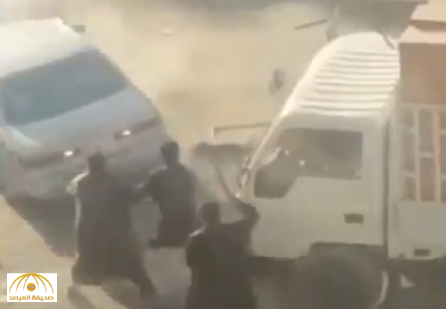 بالفيديو:مشاجرة عنيفة تنتهي بدهس ثلاثة أشخاص بالكويت