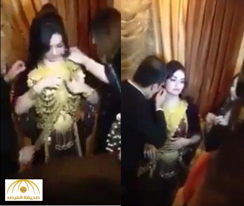 بالفيديو:  عروس «مغربية» ترتدي قطع ذهبية ذات أحجام كبيرة وتثير الجدل أثناء حفل زفافها