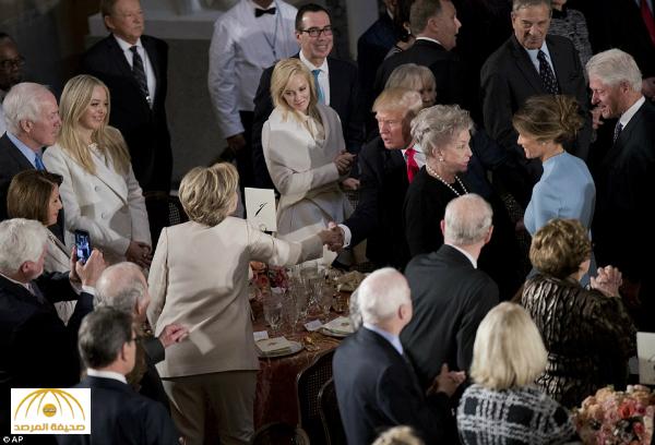 لحظة " برود" في لقاء ترامب بـ "كلينتون" .. شاهد كيف استقبل ترامب غريمته خلال حفل التنصيب؟