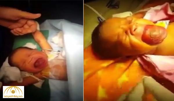 بالفيديو : طفل يصدم والديه بعد ولادته مباشرة.. والسبب مرعب !