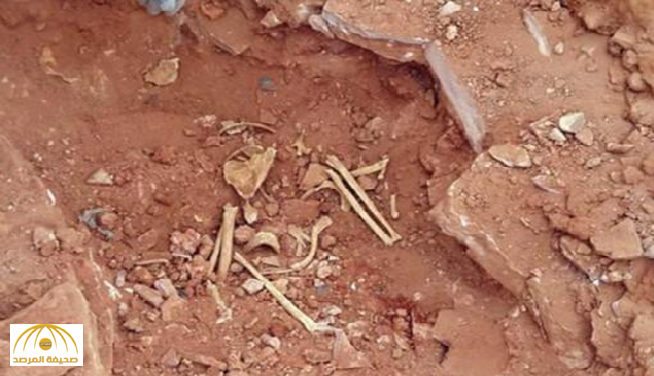 طريف: مواطن يفاجأ بوجود "قبر" في منزله وداخله "عظام آدمية" ! - صورة