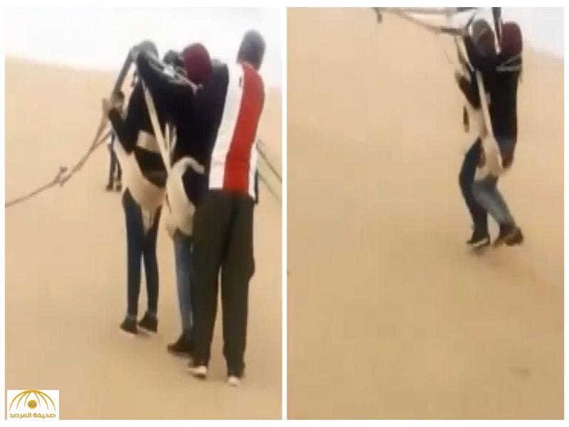 بالفيديو: تحليق طالبتين مصريتين في مظلة ينتهي بكارثة!