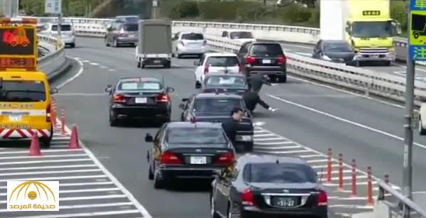 بالفيديو: شاهد لحظة مرور موكب رئيس الوزراء الياباني وسط طريق مزدحم بالسيارات !