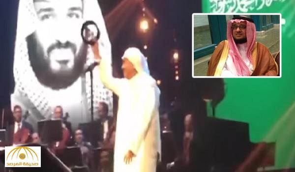 أمير سعودي يعلق على  واقعة “عقال” محمد عبده : ”اليوم عقاله..والله يستر من بُكرة”