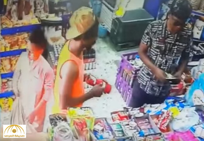القبض على عصابة بينهم امرأة وطفل تخصصوا في سرقة المحلات بطريقة ماكرة..شاهد الفيديو