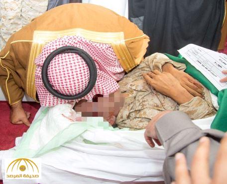بالصور| أمير الباحة يُقبّل جبين الشهيد الكناني.. ويحتضن ابنه