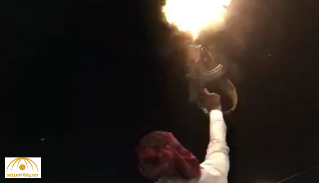 بالفيديو: شاب يستعرض بسلاح كلاشنكوف في إحدى المناسبات.. فكاد أن يقضي على الحاضرين
