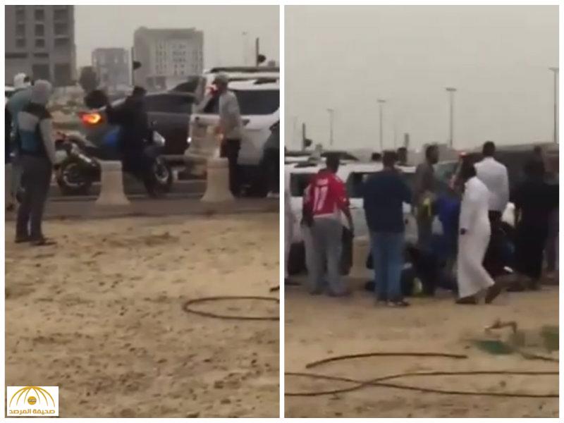 بالفيديو:سائقو "دبابات" يعتدون على عائلة ويكسرون مركبتهم بكورنيش الدمام