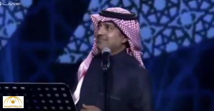 بالفيديو .. راشد الماجد يصدم جمهوره بالرد على أحد المعجبين بعد سؤاله "تحبني ولا تحب الدراهم"