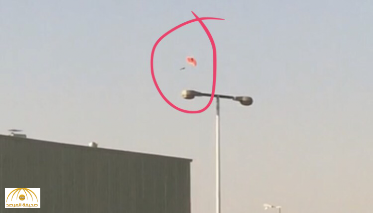 بالفيديو: لحظة سقوط مروع لمظلي سعودي بعد  تعطل  مظلته.. وسط صرخات زملائه