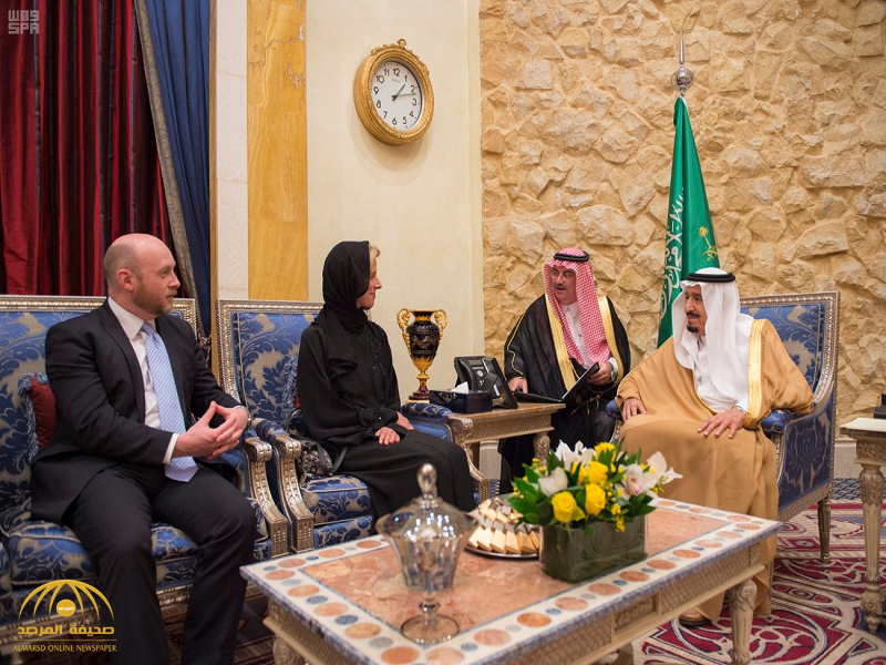 بالصور:خادم الحرمين يستقبل رئيسة المجموعة السعودية البريطانية
