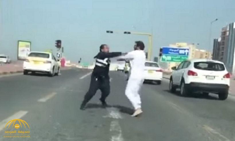 بالفيديو.. لحظة تكريم "الداخلية الكويتية" لرجل الأمن السعودي المعتدى عليه