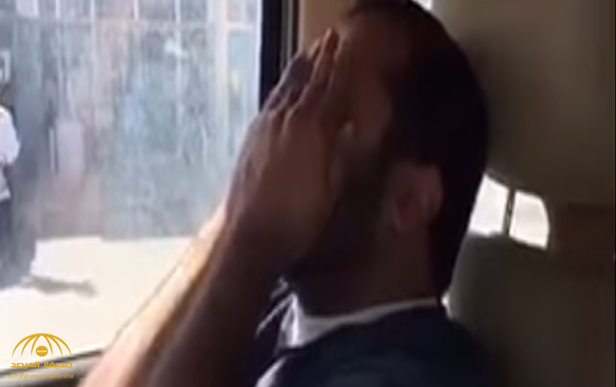 "الدموع انهمرت من عينيه".. "فيديو" يوثق رد فعل شاب لحظة فوزه بسيارة !