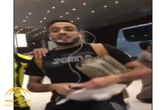 لاعب الاتحاد"محمود كهربا" يكشف أسباب ركله جوال مشجع نصراوي!-فيديو