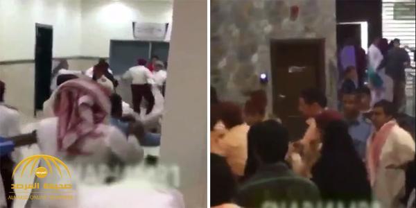بالفيديو : مضاربة عنيفة بين رجل أمن وبعض الشباب بالعثيم مول وسط صراخ النساء