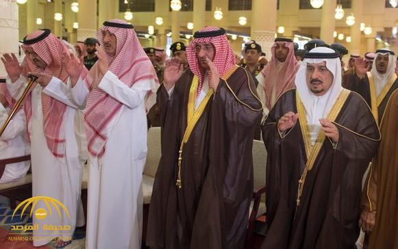 بالصور: ولي العهد يؤدي صلاة الميت على الأمير ناصر بن سلطان