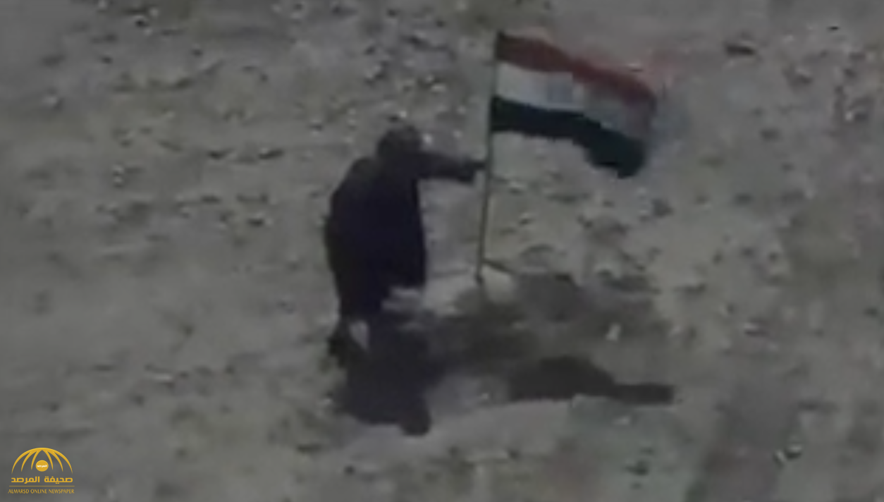"حاول إنزال العلم العراقي ".. "شاهد" لحظة اصطياد طائرة عراقية لـ "داعشي" بصاروخين !