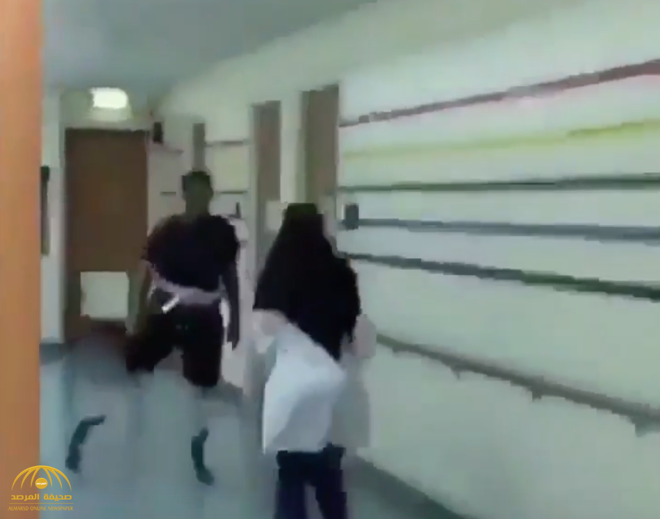 بالفيديو: ممرضة تدرب مواطن فقد ساقيه على المشي بأطراف صناعية