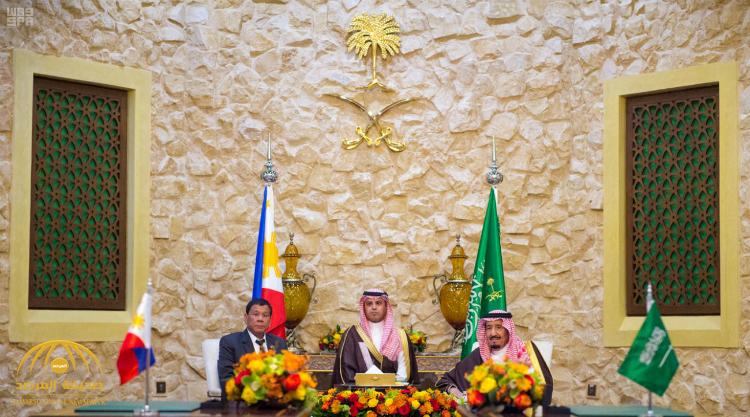 بالصور : خادم الحرمين الشريفين يعقد جلسة مباحثات رسمية مع رئيس جمهورية الفلبين