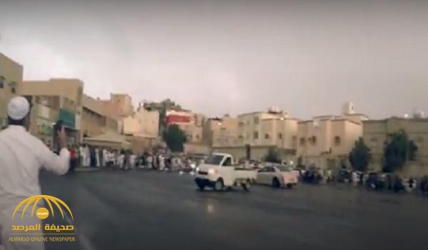 بالفيديو : تفحيط وتجمهر أمام مدرسة بنات في جدة