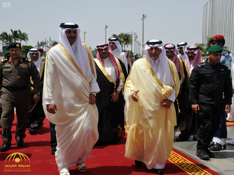 بالصور:الأمير"خالد الفيصل" يستقبل أمير قطر  الشيخ"تميم بن حمد" في مطار الملك عبد العزيز بجدة