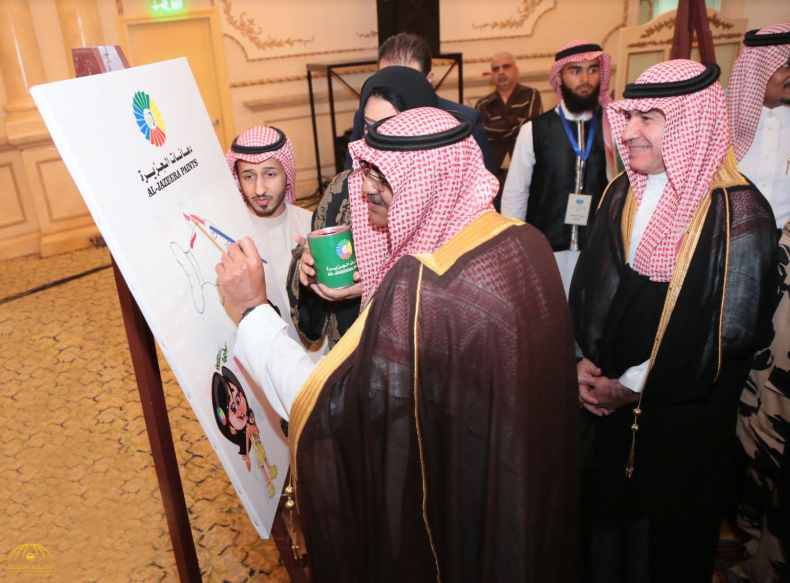 بالصور: الأمير فهد بن مقرن يفتتح  معرضاً تشكيلياً برعاية دهانات الجزيرة
