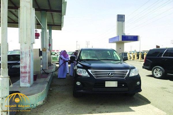 كشف حقيقة هروب عمال محطة بنزين لحظة توقف الأمير خالد الفيصل للتزود بالوقود - صورة