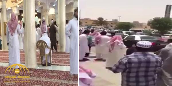 شخص يعتدي على إمام جامع الأمير سلطان بالرياض في صلاة الجمعة .. ويصرخ "سأفجر" - فيديو