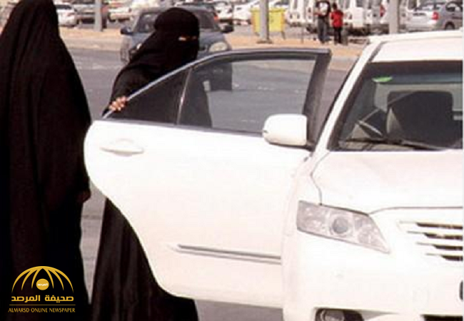 مواطنتان تقفزان من سيارة أجرة بعد تحرش السائق بهما..والشرطة تحقق!