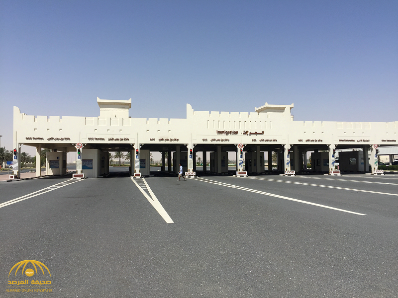 بالفيديو: مواطن قطري عالق مع أسرته على الحدود السعودية القطرية..وبلاده ترفض دخوله!