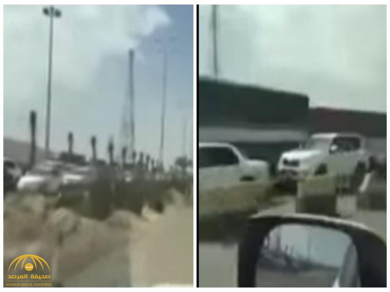 بالفيديو: تكدس أعداد كبيرة من السيارات على الحدود السعودية القطرية بعد قرار قطع العلاقات