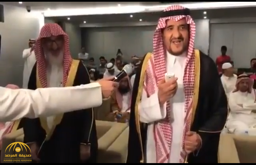 «شاهد» الأمير سعود بن فهد يلقن الشهادة لسيدة عبر الجوال