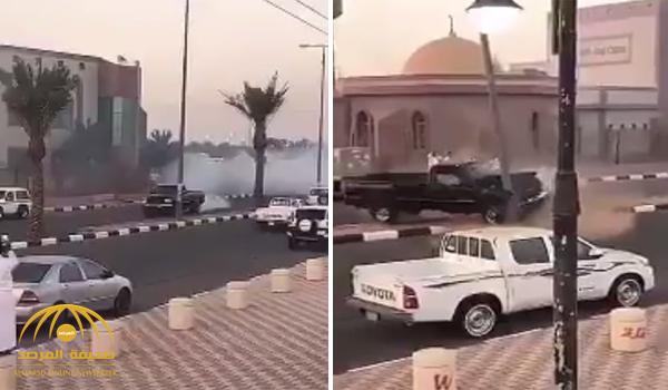 شاهد بالفيديو : حادث انقلاب مروع لسيارة مفحط أول أيام العيد في ثرمداء