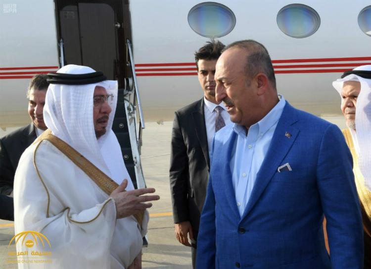 بالصور : وزير الخارجية التركي يصل جدة