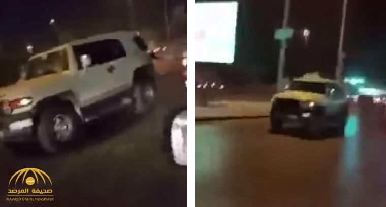 "رغم إلقاء القبض على الأول".. للمرة الثانية قائد مركبة يسير بشكل معكوس في أحد شوارع الرياض- فيديو