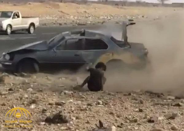 شاهد .. مفحط عماني تقذف به سيارته بعد انقلابها المروع عدة مرات