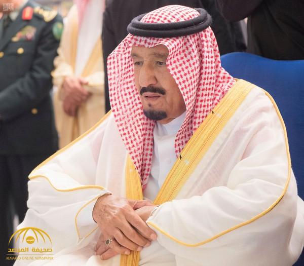 خادم الحرمين يؤدي صلاة الميت على الأمير عبدالرحمن بن عبدالعزيز - صور