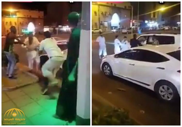 بالفيديو : مشاجرة عنيفة بالأيدي بين مجموعة من الأشخاص في مكة