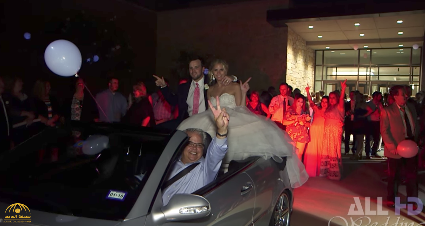 شاهد: لحظة سقوط عروسين من سيارة الزفاف بطريقة غريبة!
