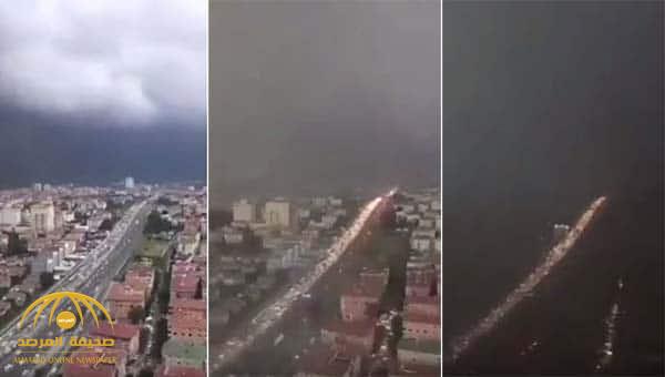 شاهد .. عاصفة رعدية قوية في إسطنبول تحول النهار إلى ظلام في لحظات