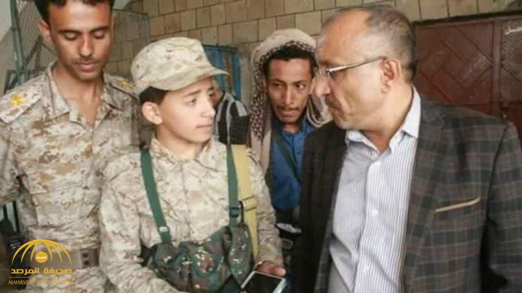 اليمن .. طفل يشرف على الثانوية وقيادي حوثي يشجع الغش !