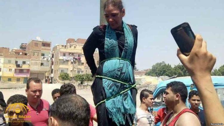 فيديو  : سيدة حاولت خطف طفل من أحد البيوت .. شاهد ماذا فعل بها  أهالي حي بمصر!