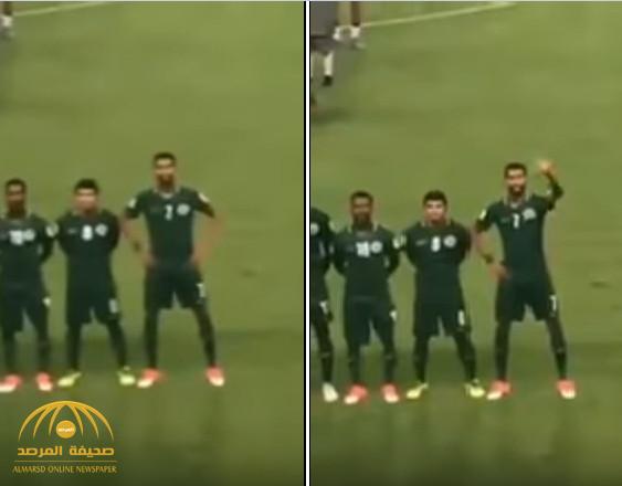 شاهد بالفيديو: تصرف غريب من سلمان الفرج أثناء تأدية النشيد الوطني يشعل مواقع التواصل