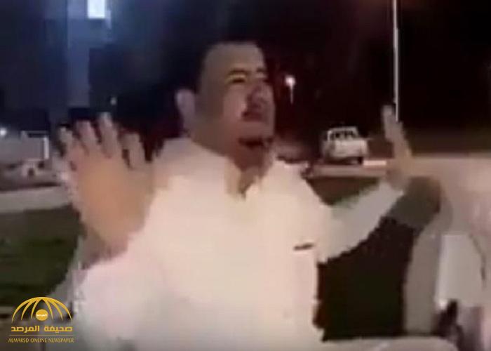 بالفيديو.. شاهد حقيقة شخص أشيع أنه سعودي ضرب مصرياً طالب برواتبه.. وهذه جنسيته!