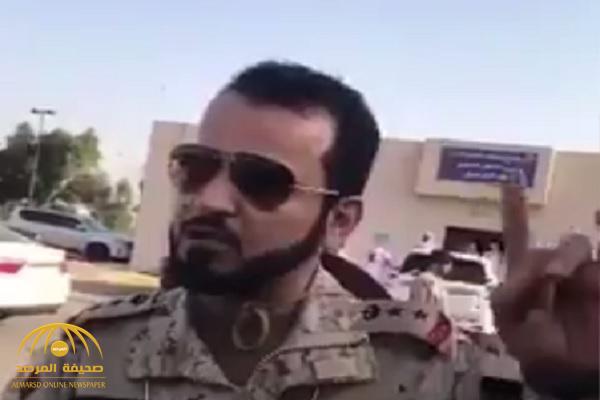 شاهد .. ماذا قال أحد الضباط عن الشهيد الذيابي أثناء استقبال جثمانه بمطار الطائف