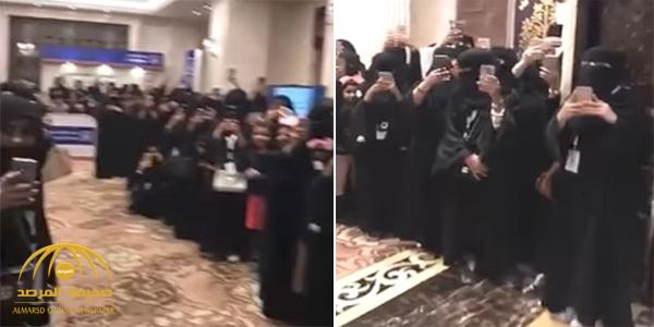 شاهد بالفيديو: استقبال اسطوري لحليمة بولند من بنات الرياض..وحراسة مشددة ترافقها!