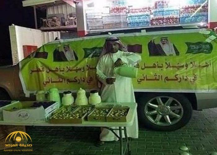 صورة السعودي "مستقبل حجاج قطر" تقلب التواصل وتتناقلها الصحف العربية.. ماذا كتب على سيارته؟