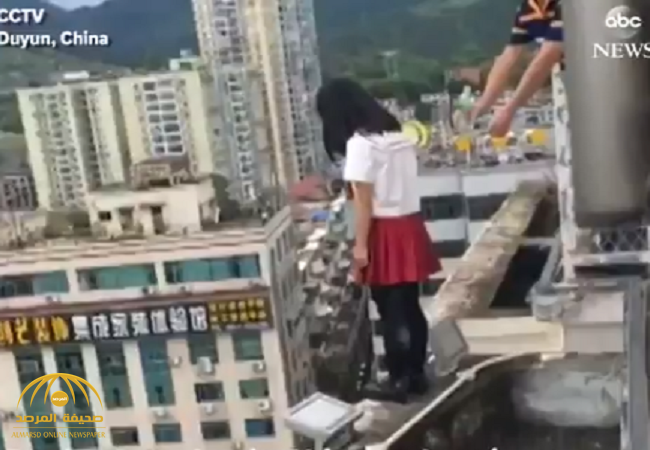 بالفيديو :شاهد مدير مدرسة ينقذ طالبة من الانتحار في الصين!