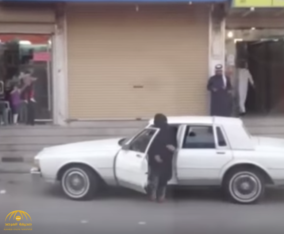 شاهد.. سعودية تقود سيارة "كابريس" وتضغط على "المنبه" في أحد شوارع المملكة!